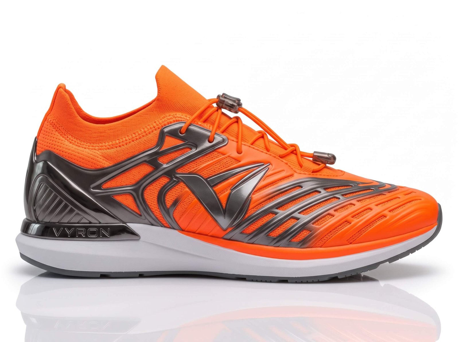Vyron Quantum-Pace Running Elite Ihre Stärke auf dem Platz liegt in der Verbindung zum Boden verborgen. Unsere Kollektion bietet spezielle Sohlentechnologien, die für FG (Fester Rasen), SG (Weicher Rasen), AG (Kunstrasen), TF (Turf), IC (Halle) und Laufdynamiken geeignet sind. Fügen Sie mit unserer Größenauswahl von 28 bis 45, die vom Nachwuchs bis zur ersten Mannschaft reicht, die richtige Ausrüstung zur Maximierung der Leistung jedes Athleten Ihrer Angebotsliste hinzu.