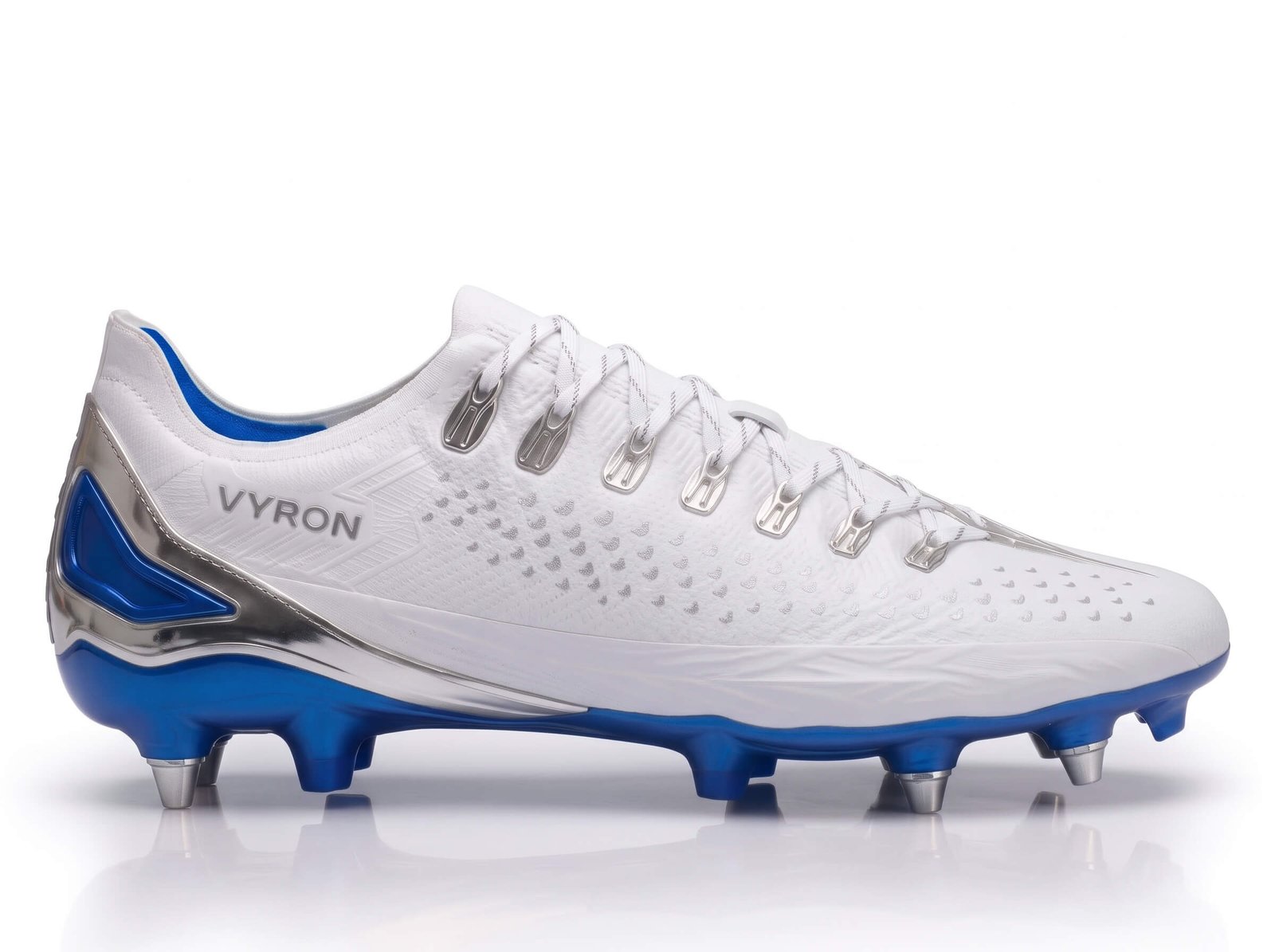 Vyron Strike SG Pro Ihre Stärke auf dem Platz liegt in der Verbindung zum Boden verborgen. Unsere Kollektion bietet spezielle Sohlentechnologien, die für FG (Fester Rasen), SG (Weicher Rasen), AG (Kunstrasen), TF (Turf), IC (Halle) und Laufdynamiken geeignet sind. Fügen Sie mit unserer Größenauswahl von 28 bis 45, die vom Nachwuchs bis zur ersten Mannschaft reicht, die richtige Ausrüstung zur Maximierung der Leistung jedes Athleten Ihrer Angebotsliste hinzu.