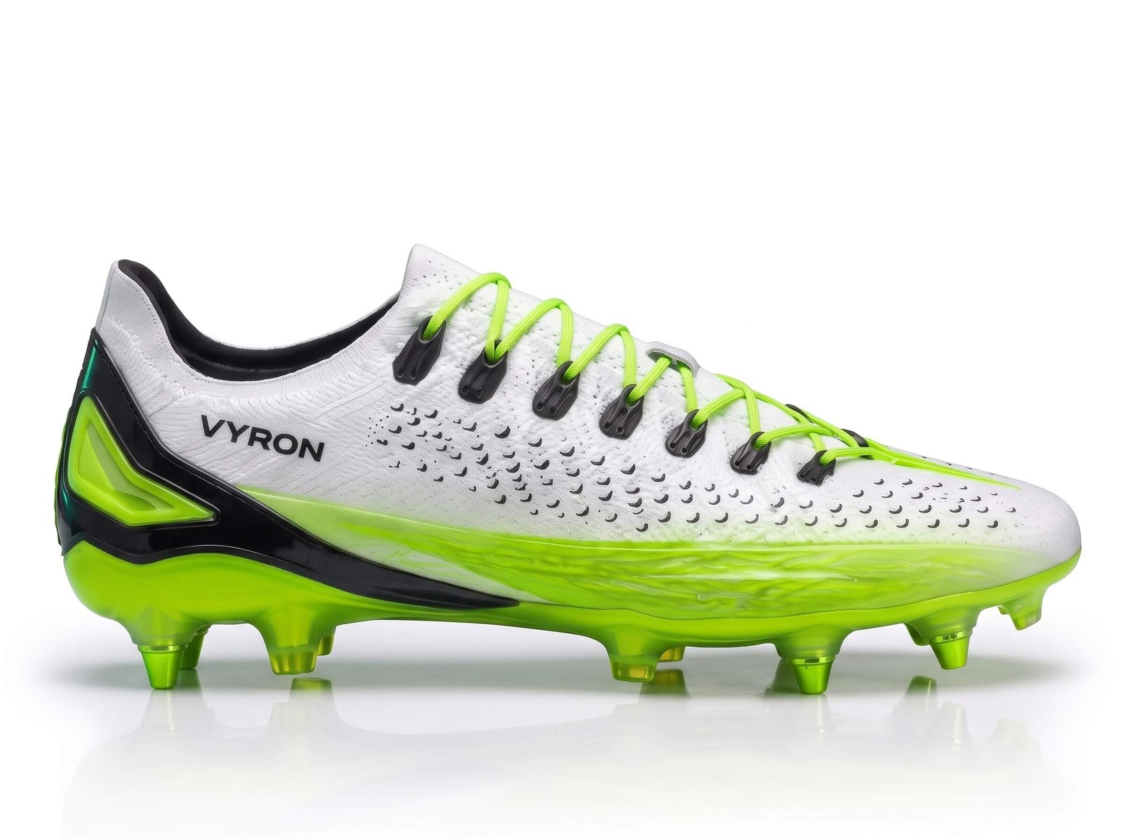 Vyron Strike SG Pro Ihre Stärke auf dem Platz liegt in der Verbindung zum Boden verborgen. Unsere Kollektion bietet spezielle Sohlentechnologien, die für FG (Fester Rasen), SG (Weicher Rasen), AG (Kunstrasen), TF (Turf), IC (Halle) und Laufdynamiken geeignet sind. Fügen Sie mit unserer Größenauswahl von 28 bis 45, die vom Nachwuchs bis zur ersten Mannschaft reicht, die richtige Ausrüstung zur Maximierung der Leistung jedes Athleten Ihrer Angebotsliste hinzu.