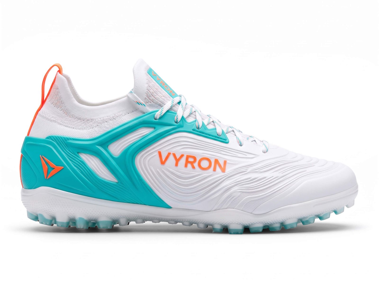 Vyron Zenith TF Elite Ihre Stärke auf dem Platz liegt in der Verbindung zum Boden verborgen. Unsere Kollektion bietet spezielle Sohlentechnologien, die für FG (Fester Rasen), SG (Weicher Rasen), AG (Kunstrasen), TF (Turf), IC (Halle) und Laufdynamiken geeignet sind. Fügen Sie mit unserer Größenauswahl von 28 bis 45, die vom Nachwuchs bis zur ersten Mannschaft reicht, die richtige Ausrüstung zur Maximierung der Leistung jedes Athleten Ihrer Angebotsliste hinzu.
