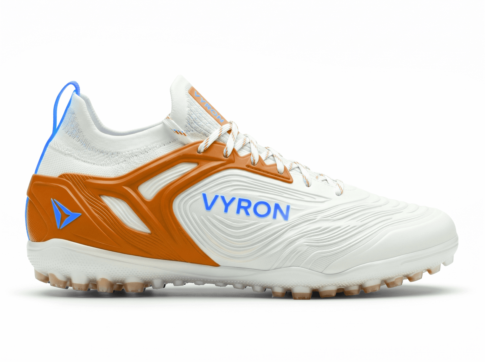Vyron Zenith TF Elite Ihre Stärke auf dem Platz liegt in der Verbindung zum Boden verborgen. Unsere Kollektion bietet spezielle Sohlentechnologien, die für FG (Fester Rasen), SG (Weicher Rasen), AG (Kunstrasen), TF (Turf), IC (Halle) und Laufdynamiken geeignet sind. Fügen Sie mit unserer Größenauswahl von 28 bis 45, die vom Nachwuchs bis zur ersten Mannschaft reicht, die richtige Ausrüstung zur Maximierung der Leistung jedes Athleten Ihrer Angebotsliste hinzu.